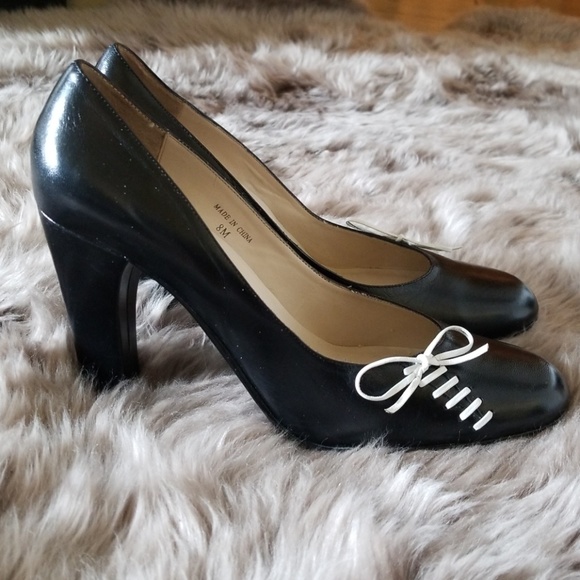 Guess Vintage Style Bow Pumps - Picture 3 of 7